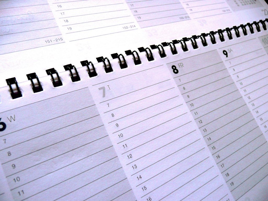 Calendario impreso y libro de bolsillo