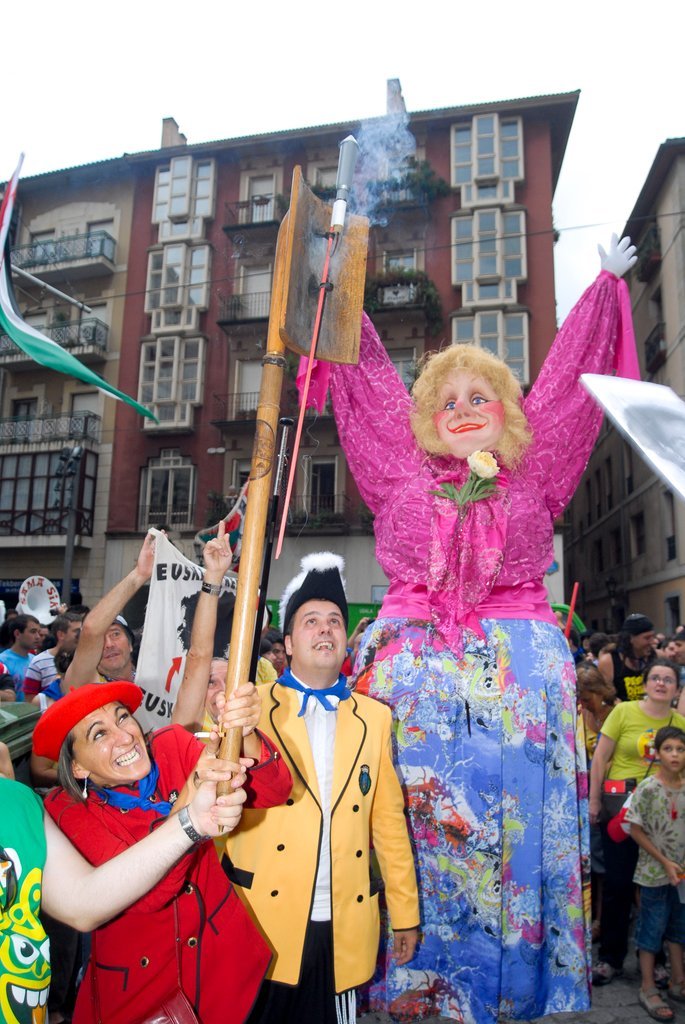 Marijaia, la Txupinera y el Pregonero en la Asta Nagusia, 2011