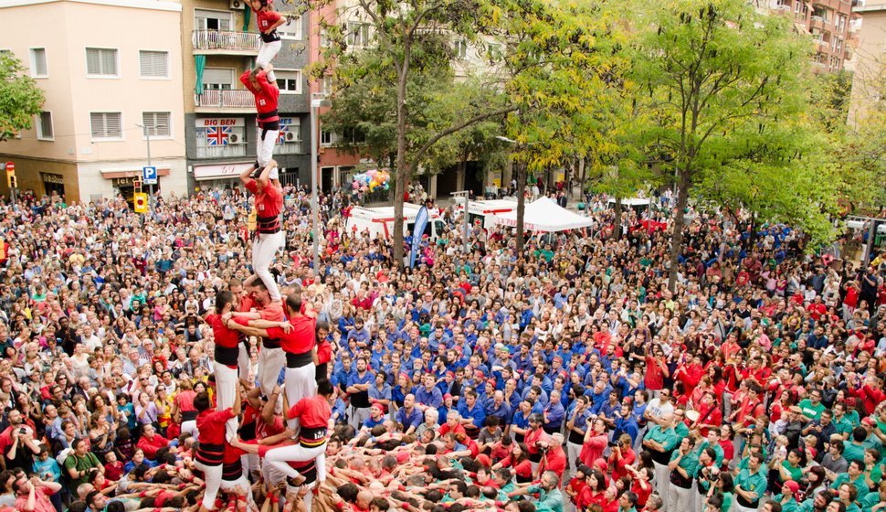 4 de 8 amb l'agulla carregat, Castellers de Barcelona