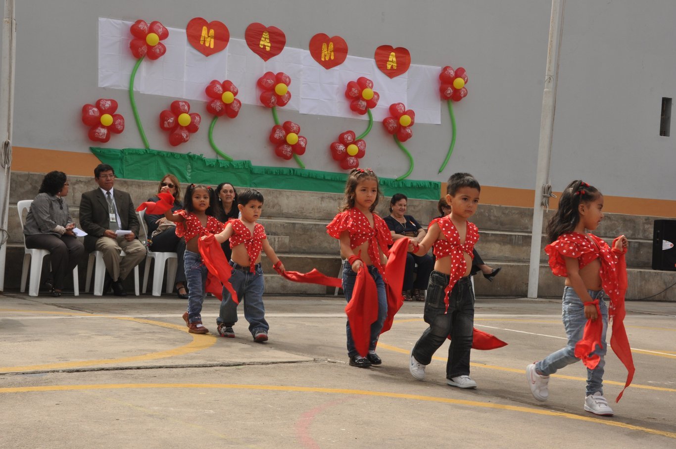 Dia de la Madre en Cuna municipal (Miraflores)