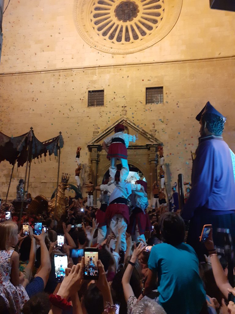 Fiesta Mayor de Reus 2022. Entrada del busto de San Pedro en el Priorato.