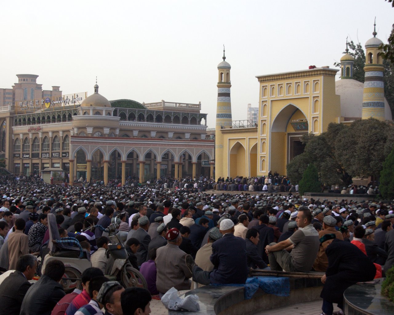 Eid al-Fitr en la mezquita Id Kah de Kashgar (喀什市), en la Región Autónoma Uigur de Xinjiang, en China