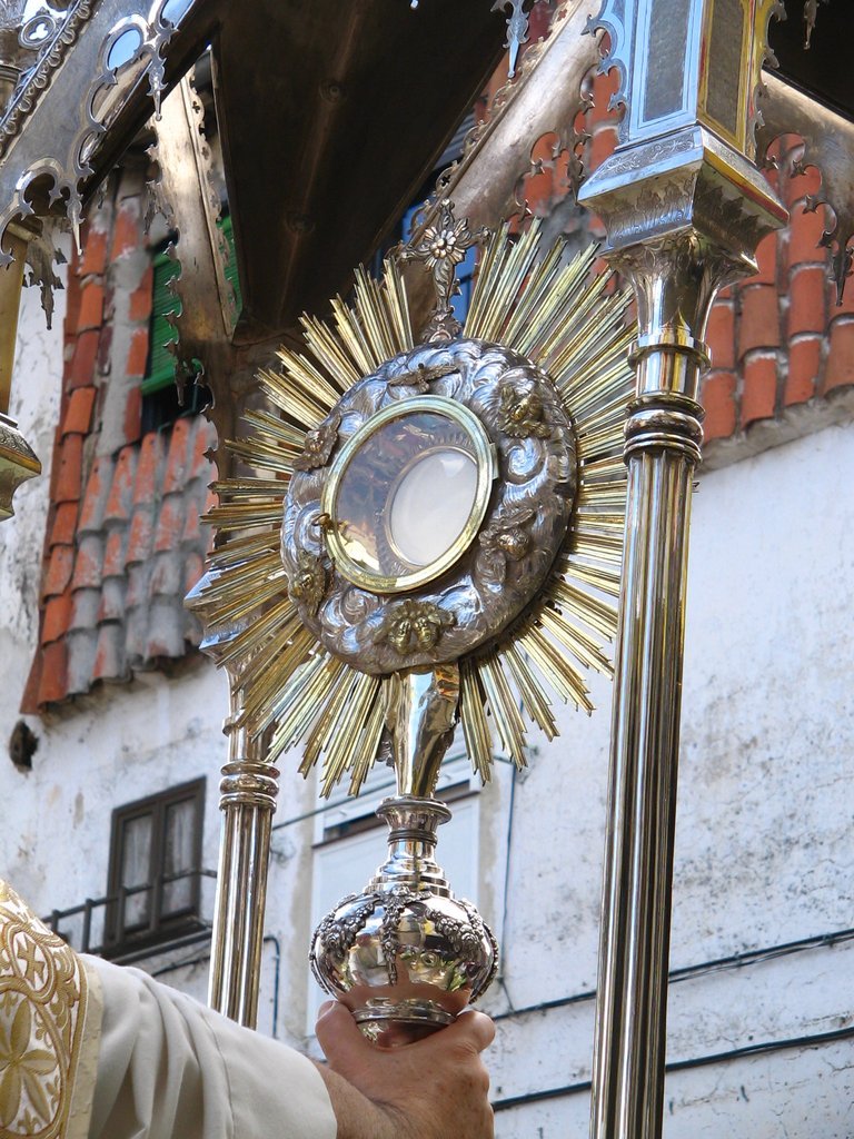 Detalle de la custodia en la procesión del Corpus Christi de Béjar