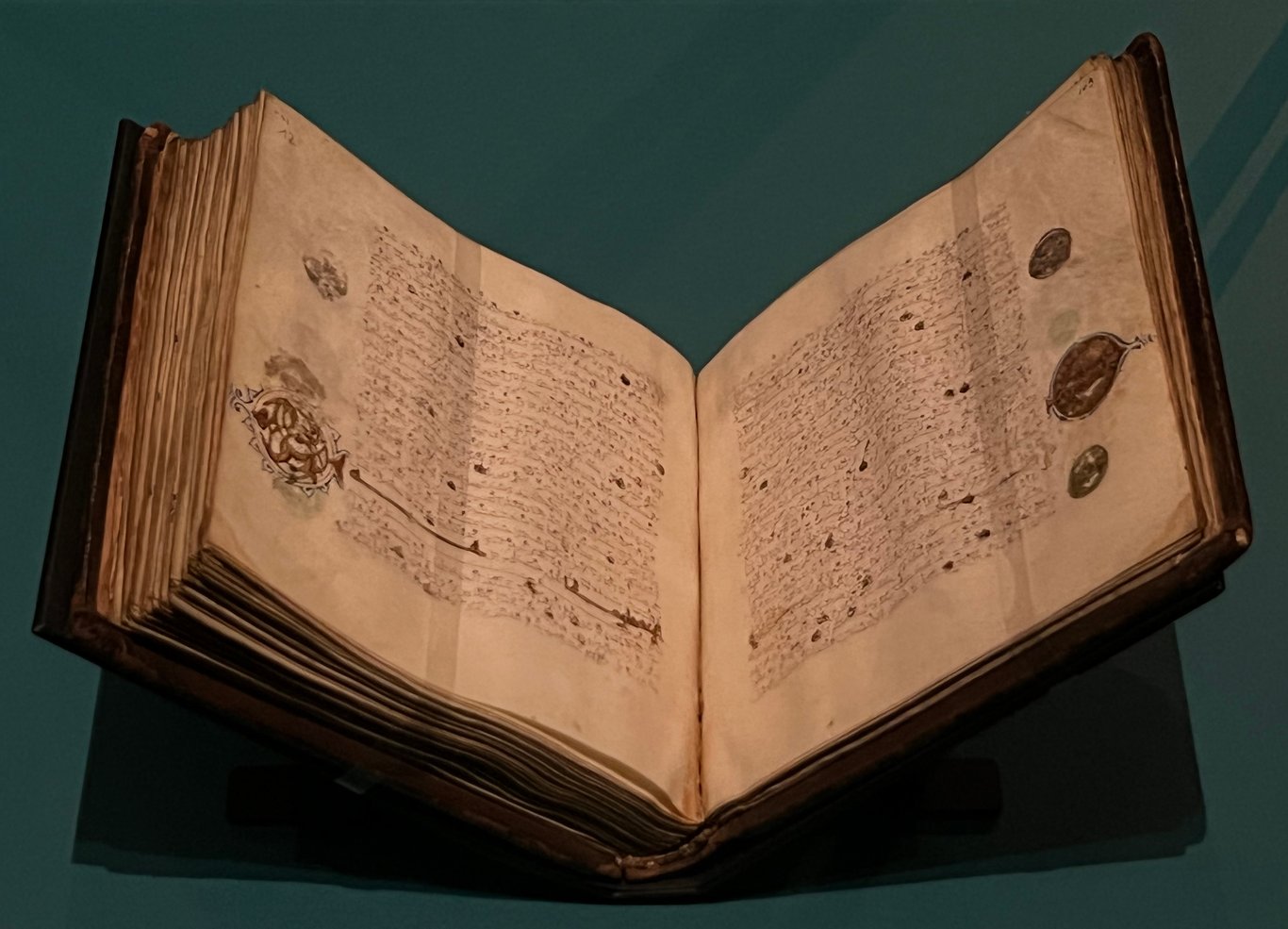 Manuscrito del Corán (España, siglo XIII o XIV).  Conservado en la Biblioteca Municipal de Lyon.