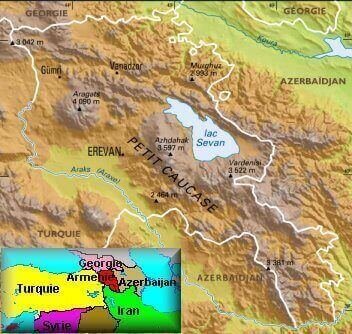Mapa de la Armenia, all'inizio de los años 2000, e de la sua collocazione en el mundo