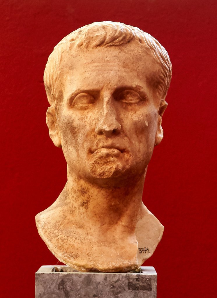 Retrato de Julio César en el museo arqueológico de Esparta, siglo I a. C.