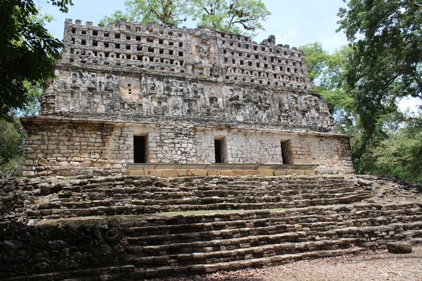 Vista exterior del tempio maya de la Uccello a Yaxchilán, fine del periodo classico, VII-IX siglo.