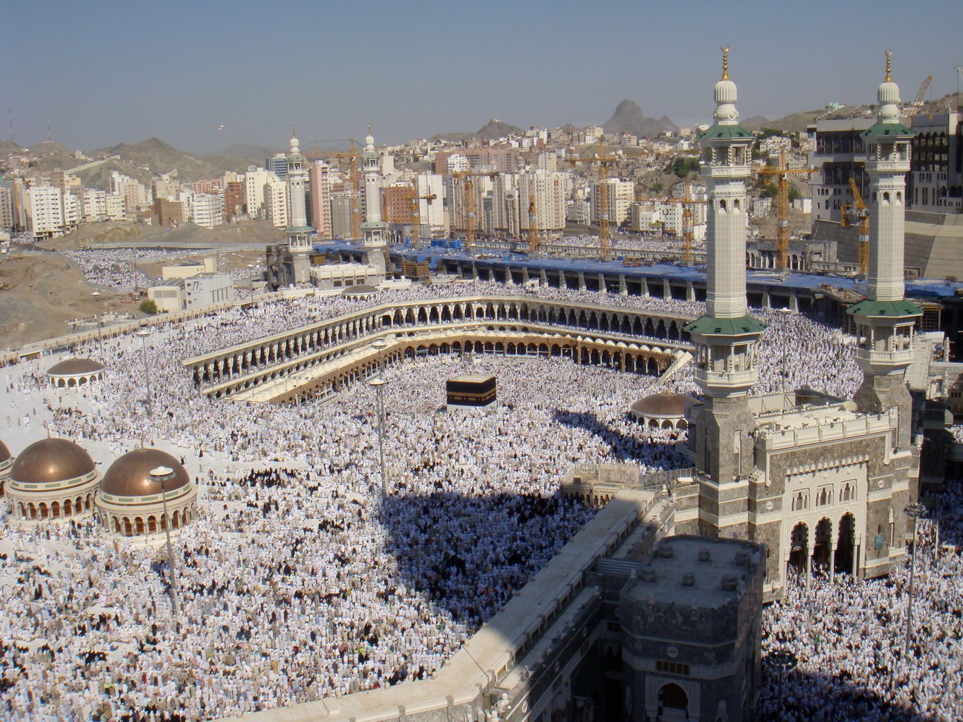 Fotografía aérea de la mezquita al-Haram, en cuyo centro se encuentra la Ka'ba