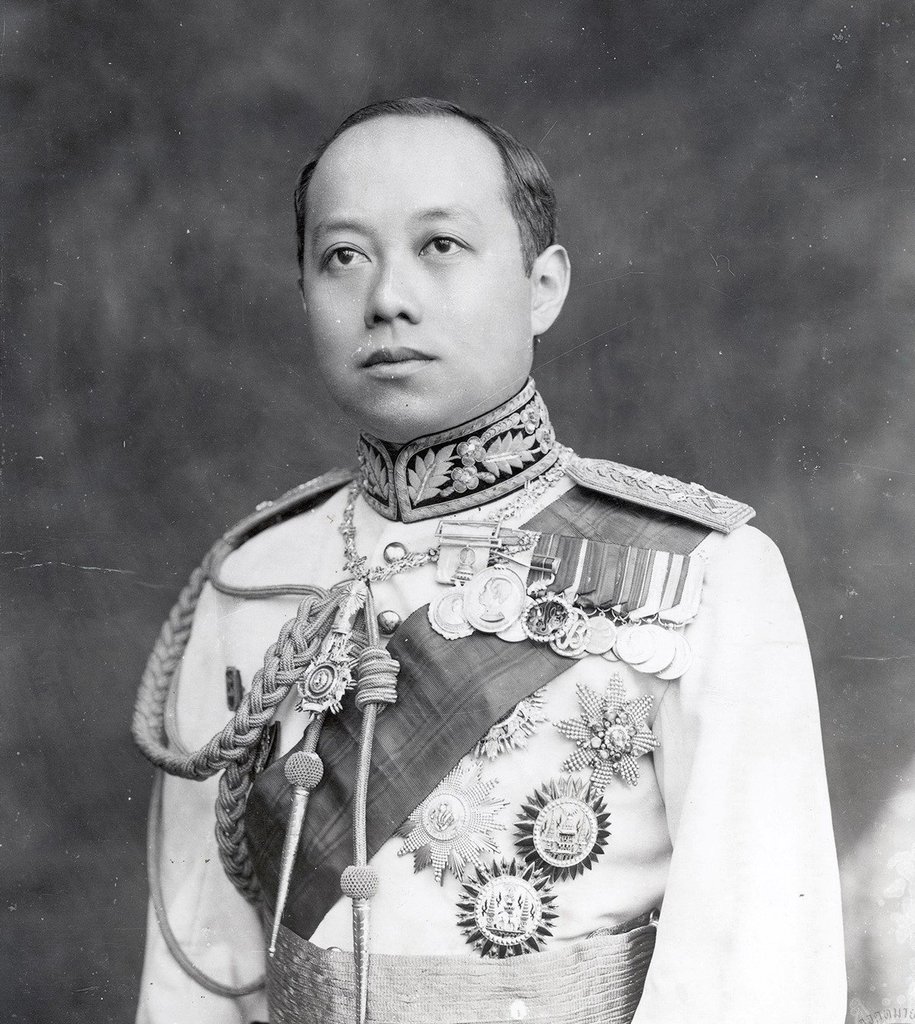Retrato del rey Vajiravudh (Rama VI) hacia el 1920, tratto dagli archivi nazionali de la Thailandia
