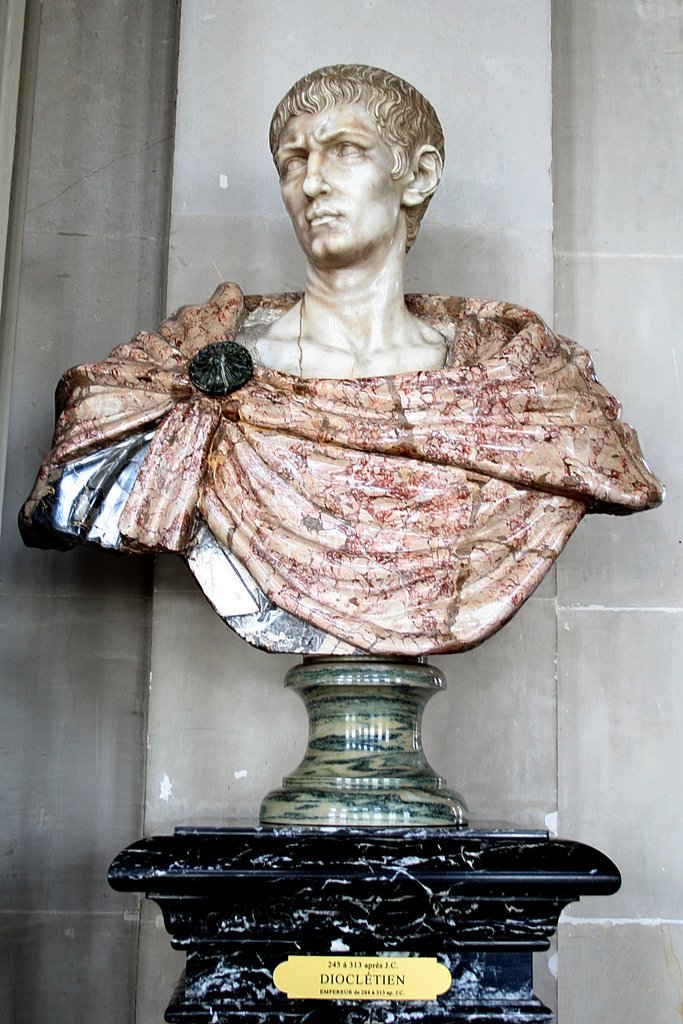 Busto de Diocleziano a Vaux-le-Vicomte, copia in mármol del XVsiglo II, Italia, realizada per ornarey il Grand Salon del castillo