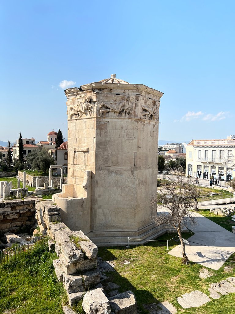 La Torrey de los Venti ad Atene, en el 2022; si vede chiaramente la parte del serbatoio